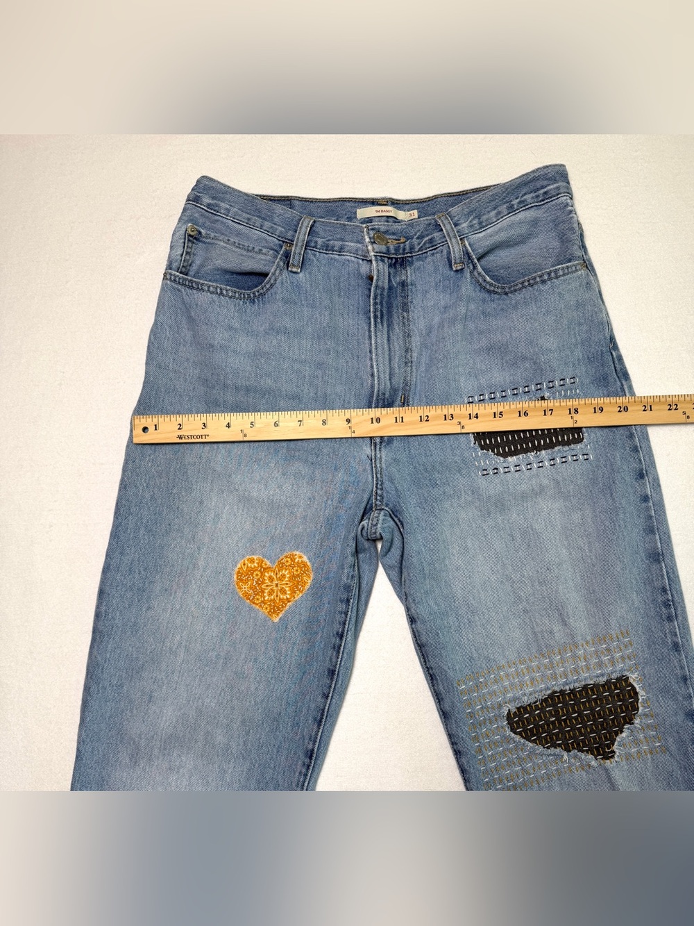 Levi's Women's '94 Baggy Jeans Visible Mended Sashiko Denim Light Wash 31x29 - Picture 9 of 15